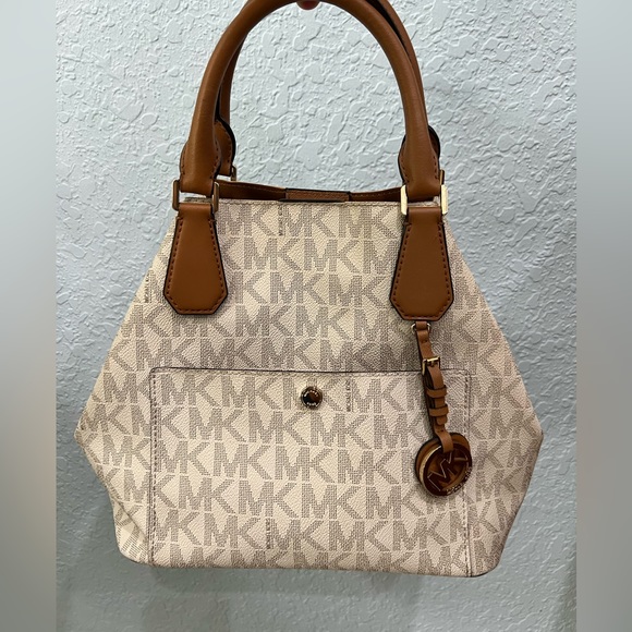 Michael Kors Handbags - Michael Kors Signature Vanilla Satchel Bag